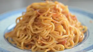 Crispy Yakisoba with Tomato & Tuna: A Summer Recipe