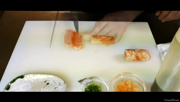 Arrange the slices on a plate, drizzle with ponzu sauce, and garnish with sliced green onions and momiji oroshi.