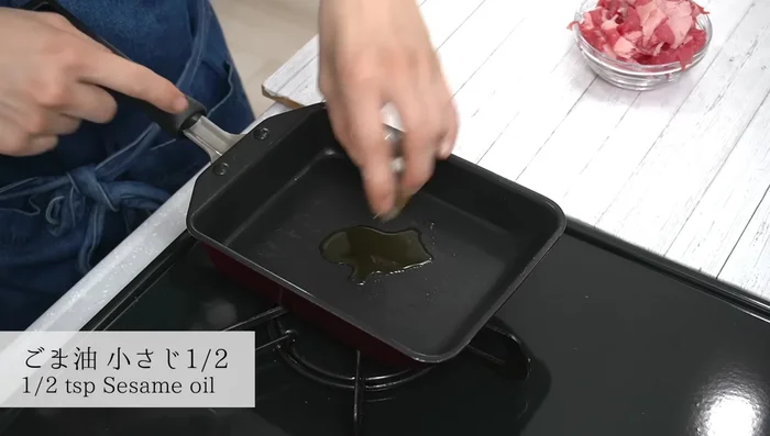 Cook Beef: Heat sesame oil in a frying pan. Add shredded beef and stir-fry. Add sake, sugar, soy sauce, and gochujang. Stir-fry until cooked through and slightly thickened. Remove and let cool.
