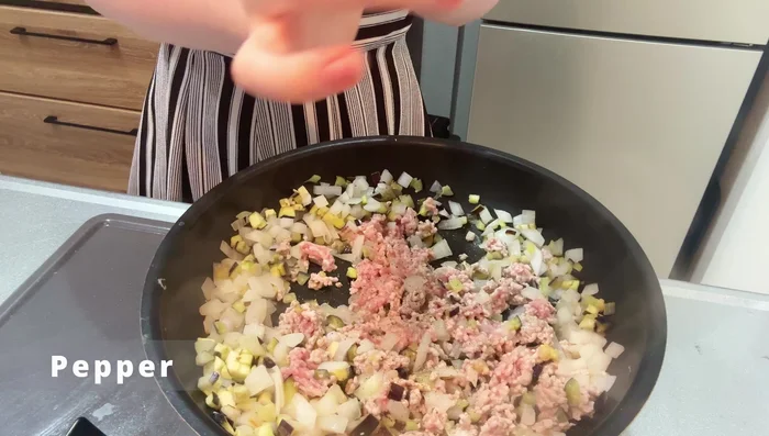 Season with pepper and 1 teaspoon of salt.