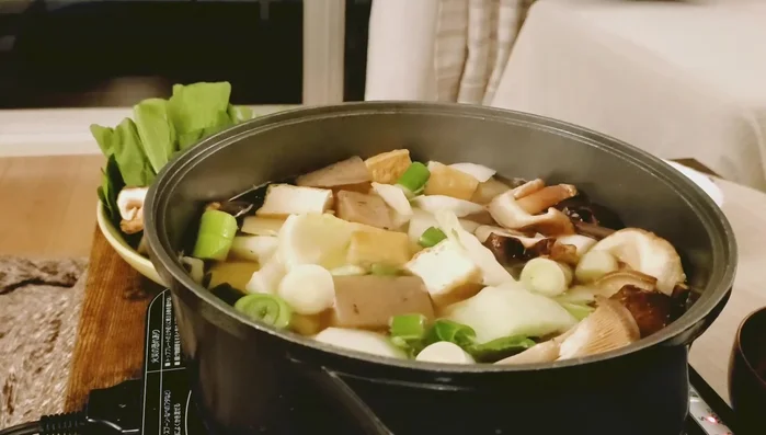 Serve the nabe hot with brown rice. Prepare dipping sauces (sesame sauce, soy sauce vinegar dressing).
