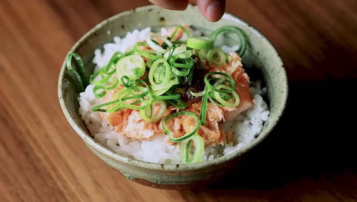 Pour dashi tea mixture over rice (halfway up). Top with shredded nori and wasabi (optional).