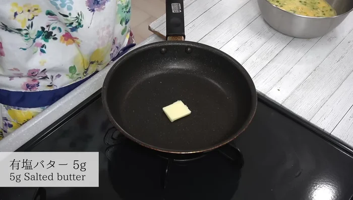 Melt half the butter in the frying pan. Spread evenly.