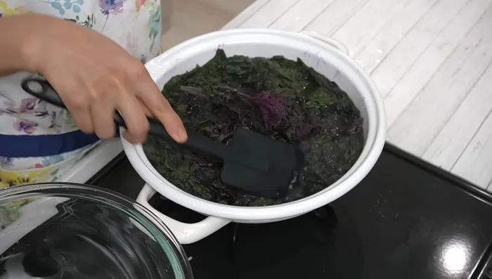 Boil for 5 minutes, pressing down on the leaves to ensure they are fully submerged. (278.96)
