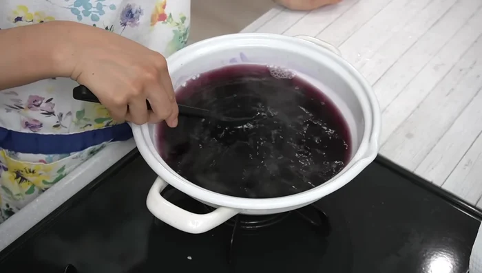 Add sugar and stir until completely dissolved. (399.36)