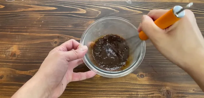 Microwave the syrup at 500W for 2 minutes.