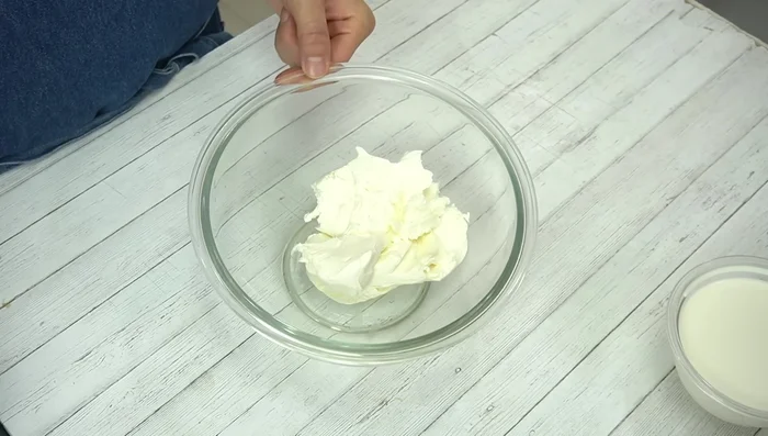 Soften cream cheese (if needed, microwave for 30 seconds at 600W). Mix until creamy.