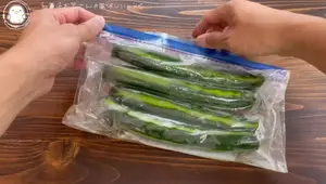 Easy Japanese-Style Pickled Cucumber (Sunomono)